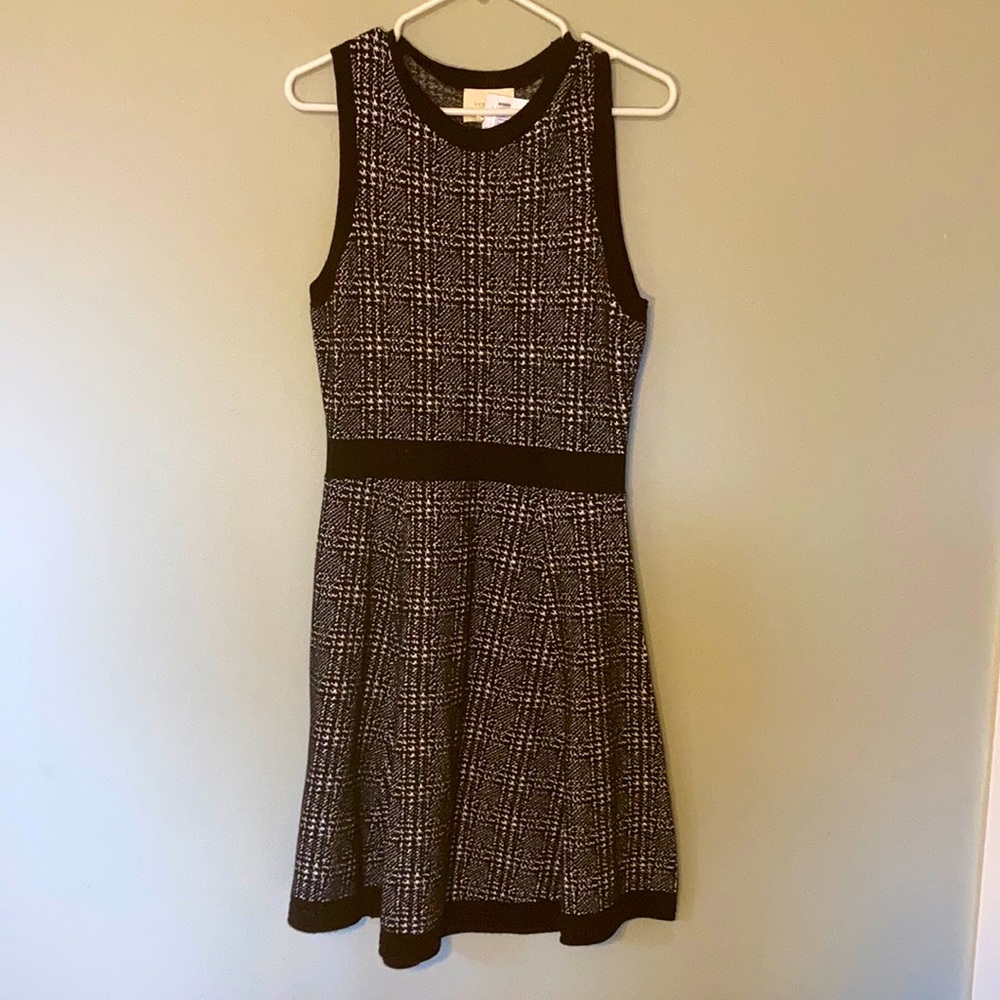 Black and white sleeveless sweater dress